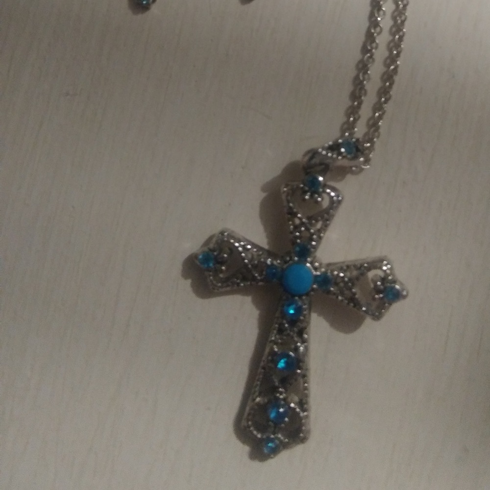 Women’s Earrings and Necklace Set